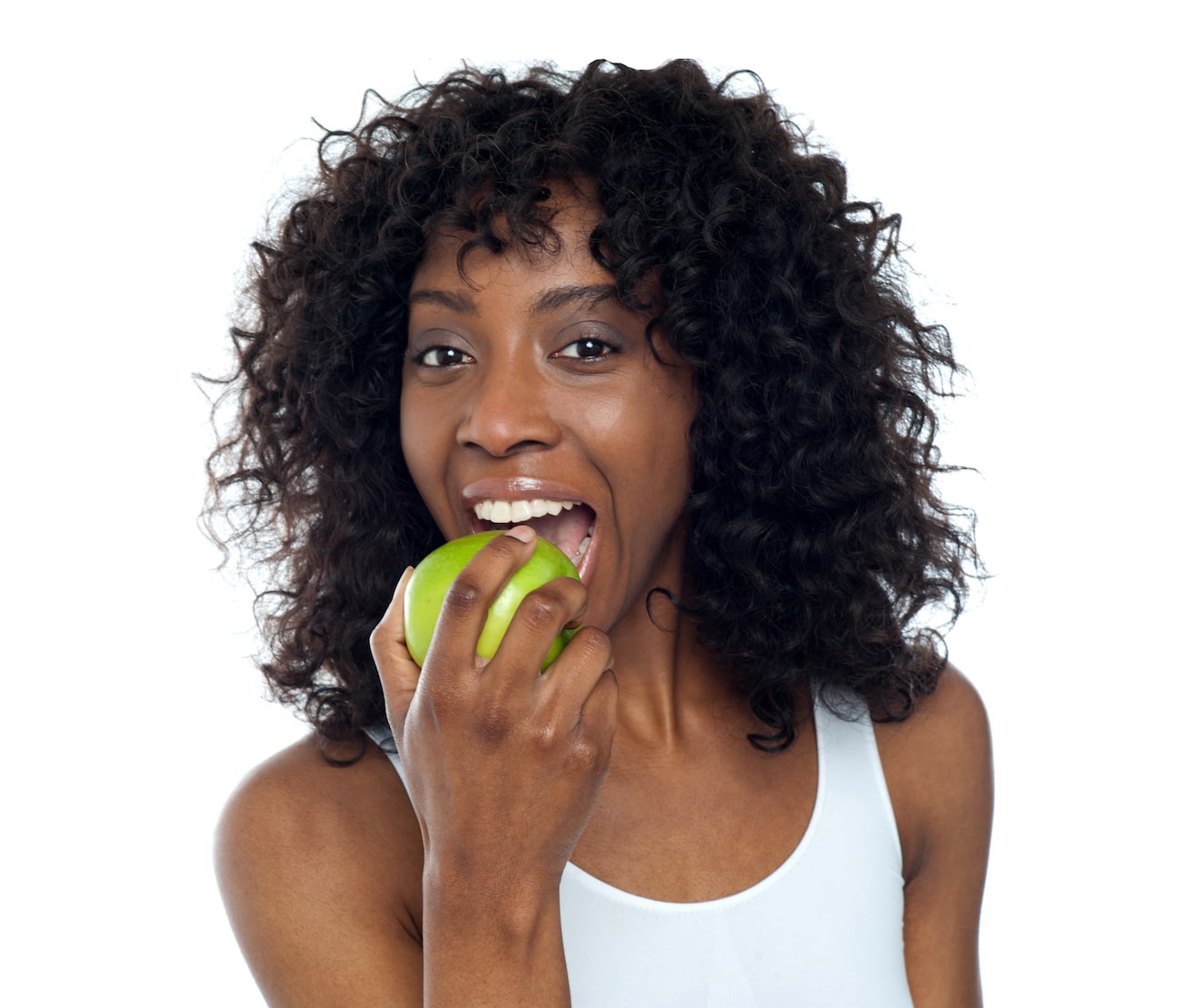 Donna addenta mela